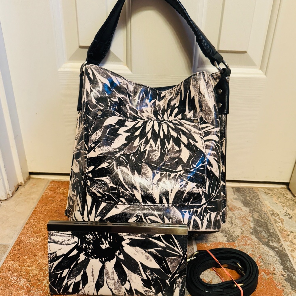 Beautiful Patricia Nash Otavia Sunflower Women's Distressed Leather Handbag! - Picture 3 of 13